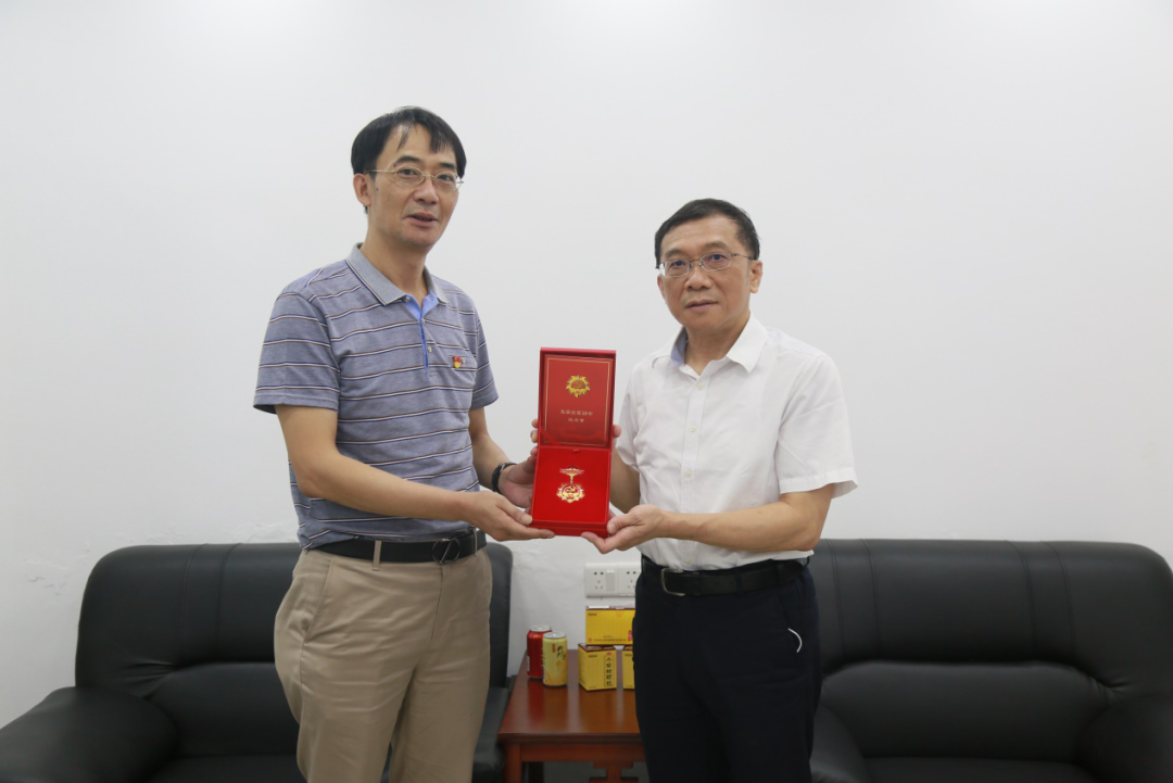 共忆党史话初心，矢志不渝跟党走 ——白云山Z6尊龙凯时公司“七一”前夕慰问离休干部刘玉珍同道